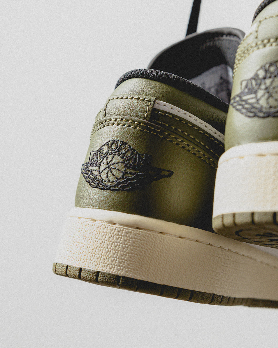 Air Jordan 1 store Retro Mid GS 'Olive Canvas'