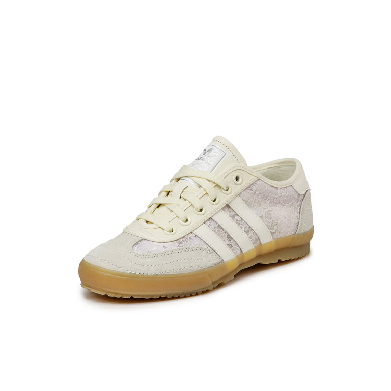 Adidas x Naked Copenhagen Tischtennis