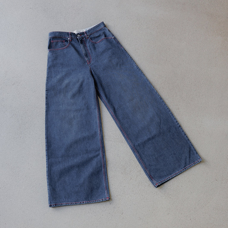 ERL Baggy Indiana Distressed Jeans Woven onfeet