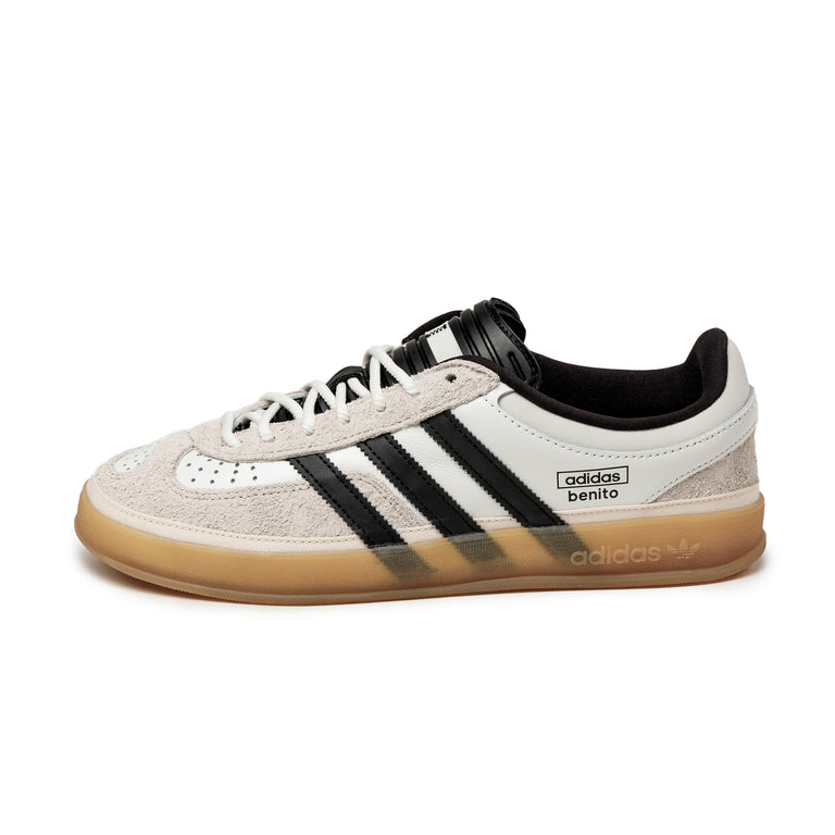 2fe5e82cfdc24bd0390b722caa4d53f67236acab IF9735 Adidas x Bad Bunny Gazelle Indoor Crystal White Core Black Gum 3 os 1 18a30578 1510 4778 9772 ed06f1afd44c 768x768