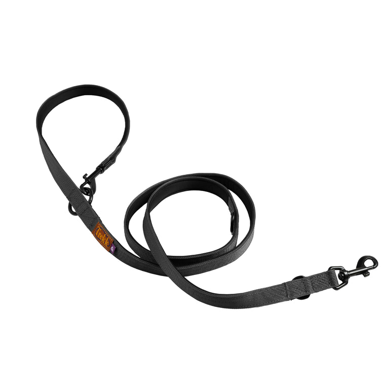 Trekk Dog Leash onfeet