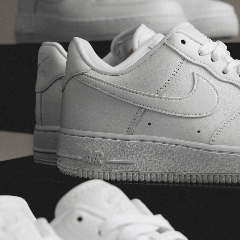 Nike Wmns Air Force 1 '07 ESS SNKR – buy now at Asphaltgold Online Store!