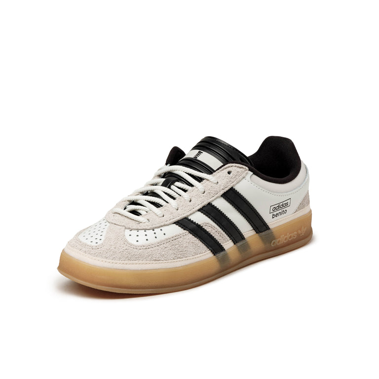 55JttELYYWMGtNcUDZNV IF9735 COL adidas x Bad Bunny Gazelle Indoor Crystal White Core Black Gum 3 os 2 768x768