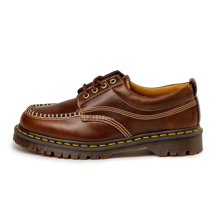 Dr. Martens Lowell onfeet