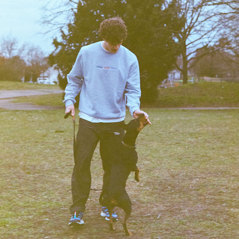 Trekk Crewneck onfeet