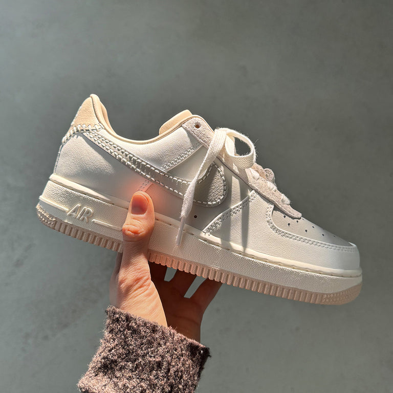 Nike Wmns Air Force 1 '07 onfeet