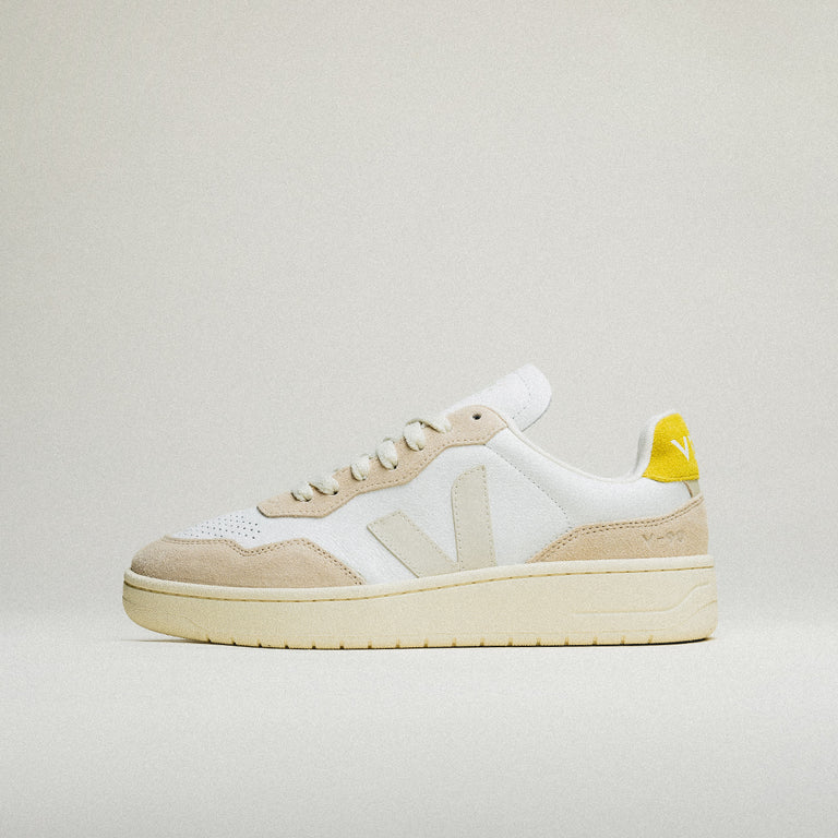 VEJA V-90 O.T. onfeet