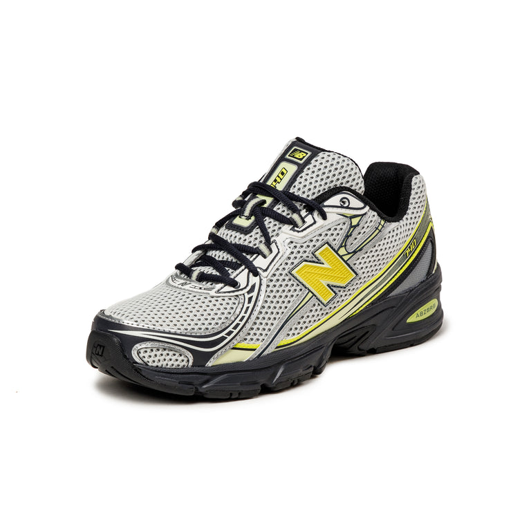 New Balance U740FR2 onfeet