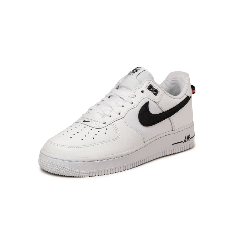 Nike Air Force 1 '07 LV8 onfeet