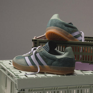 JI0323 Adidas Gazelle Indoor Mine Green Silver Dawn Silver Green Hay Boxen Packshot sm 1 320x320 crop center