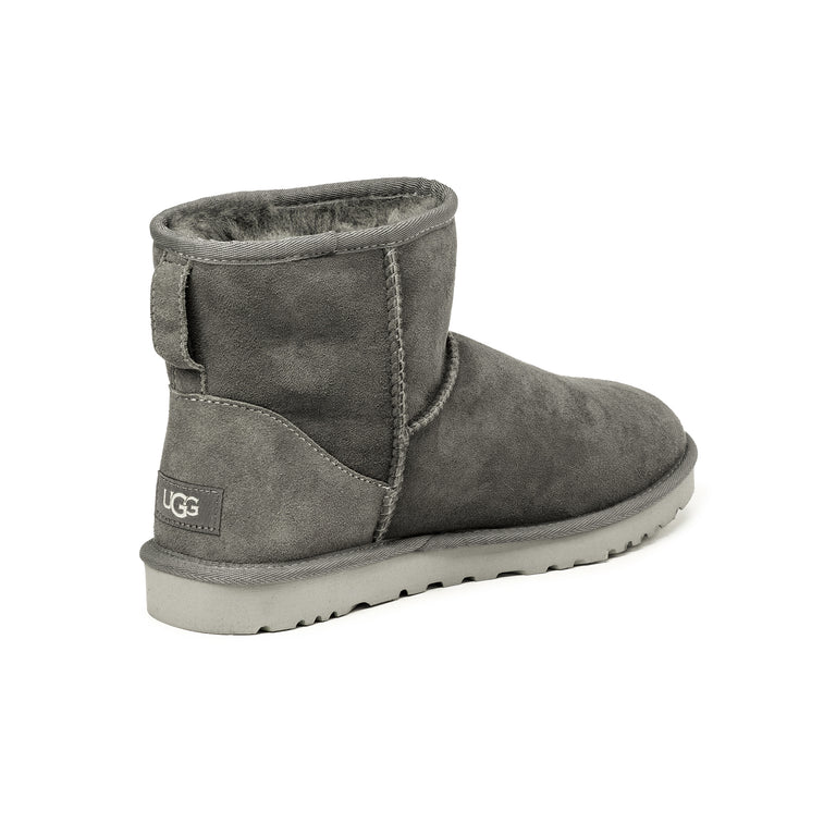 Ugg Classic Mini onfeet