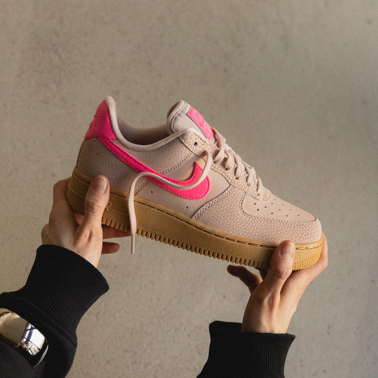 Nike Wmns Air Force 1 '07 onfeet