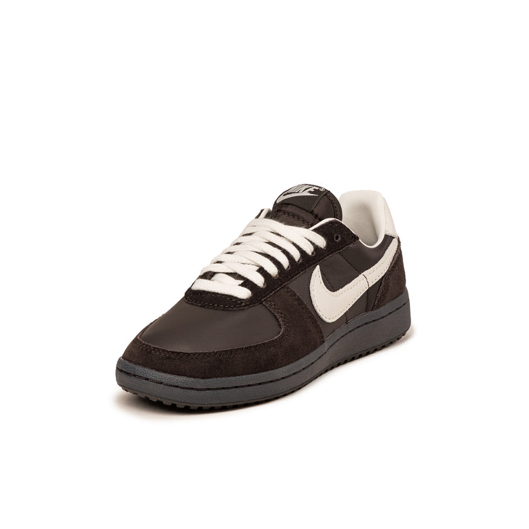 Nike Wmns Field General '82 onfeet