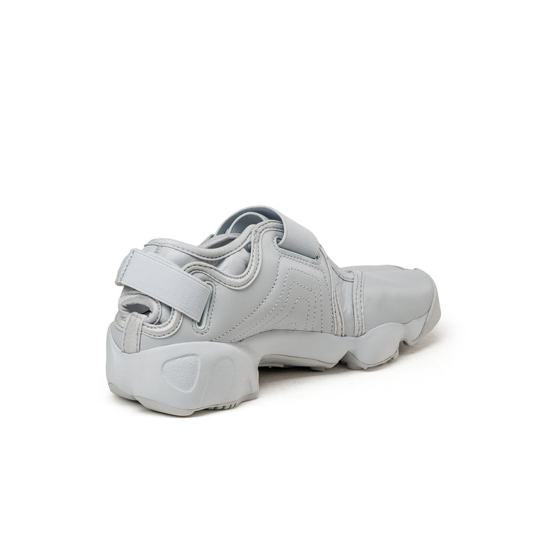 Nike air rift silver best sale