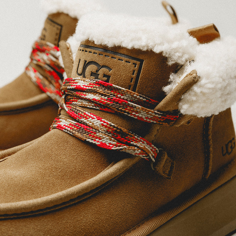 UGG Wmns Funkarra Cabin Cuff onfeet