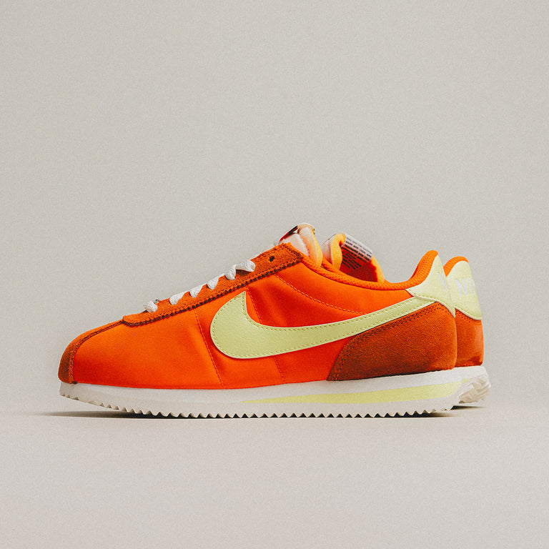 Cortez nike orange hotsell