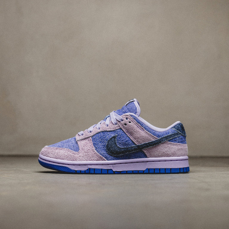 Nike Wmns Dunk Low SE *Hydrangeas* onfeet