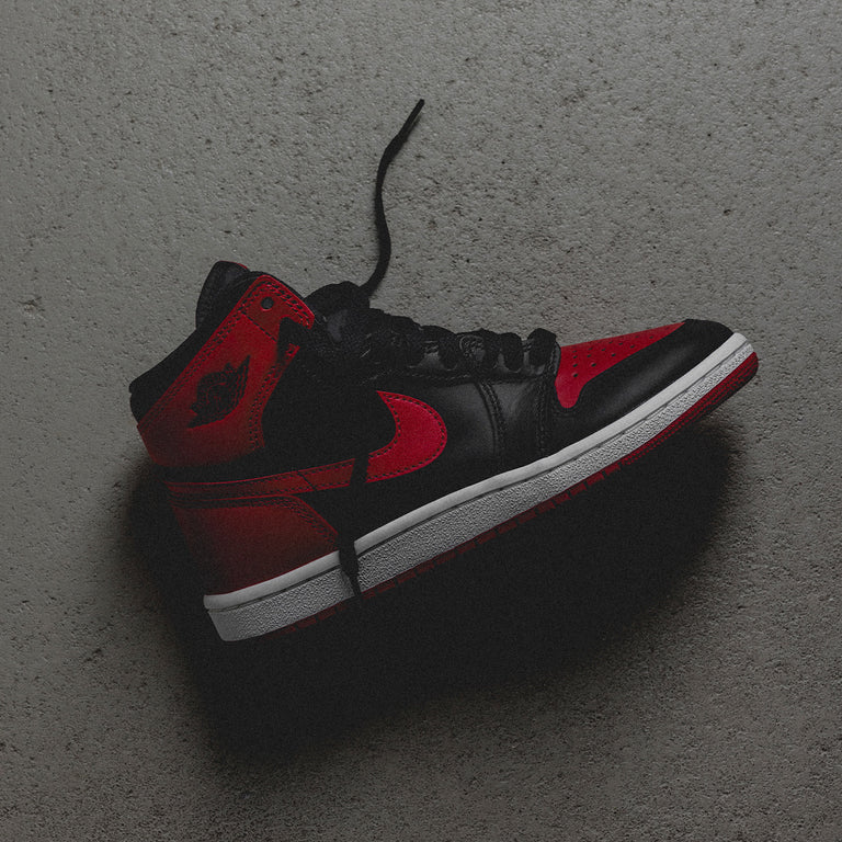 Nike Air Jordan 1 High '85 *Bred* onfeet