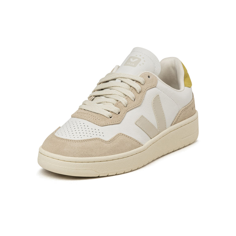 VEJA V-90 O.T. onfeet